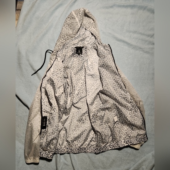 Threyda Translucent Windbreaker large. - Picture 3 of 6